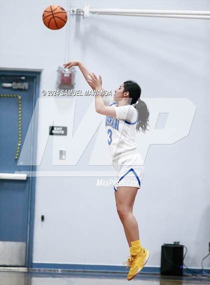 Thumbnail 3 in Harvard-Westlake vs Crenshaw (Riptide GBB Showcase) photogallery.