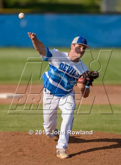Thumbnail 3 in Gurnee Warren v. Fremd (IHSA 4A Regional Semifinal) photogallery.