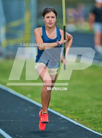 Thumbnail 2 in Spartan Relays (Pole Vault) photogallery.