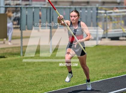 Thumbnail 2 in Spartan Relays (Pole Vault) photogallery.
