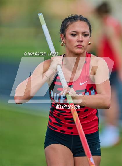 Thumbnail 3 in Spartan Relays (Pole Vault) photogallery.