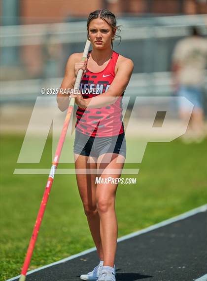 Thumbnail 2 in Spartan Relays (Pole Vault) photogallery.