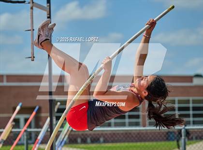 Thumbnail 1 in Spartan Relays (Pole Vault) photogallery.