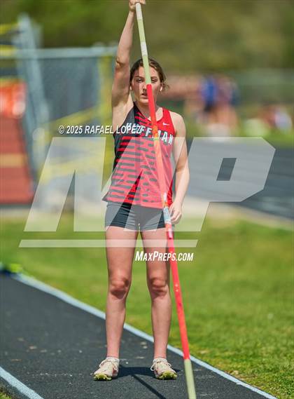 Thumbnail 1 in Spartan Relays (Pole Vault) photogallery.