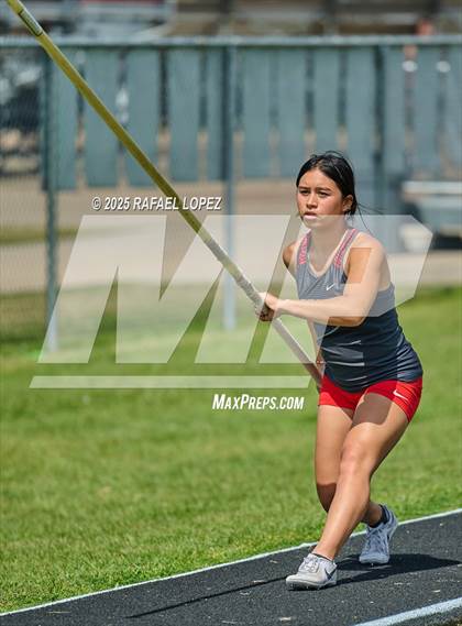 Thumbnail 3 in Spartan Relays (Pole Vault) photogallery.