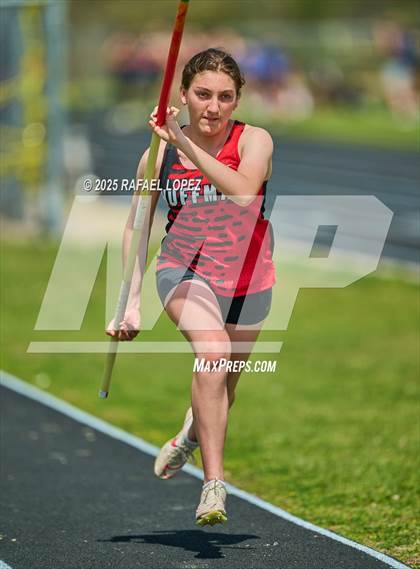 Thumbnail 1 in Spartan Relays (Pole Vault) photogallery.