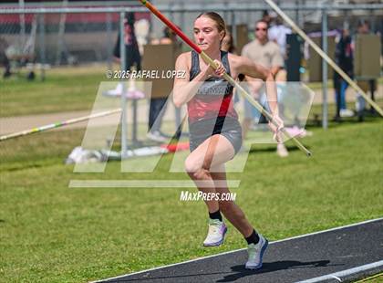 Thumbnail 1 in Spartan Relays (Pole Vault) photogallery.