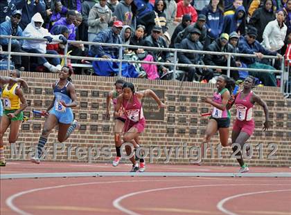 Thumbnail 2 in Penn Relays (4x100 Final) photogallery.