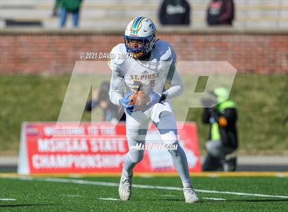 Thumbnail 2 in St. Pius X vs. St. Mary's - MSHSAA Class 3 Show-Me Bowl photogallery.