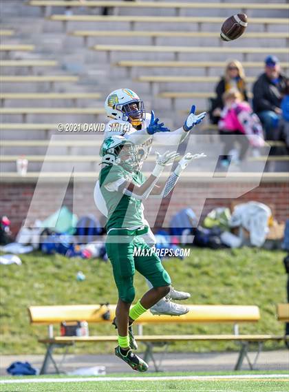Thumbnail 2 in St. Pius X vs. St. Mary's - MSHSAA Class 3 Show-Me Bowl photogallery.