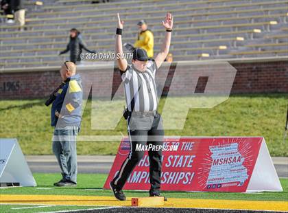 Thumbnail 2 in St. Pius X vs. St. Mary's - MSHSAA Class 3 Show-Me Bowl photogallery.