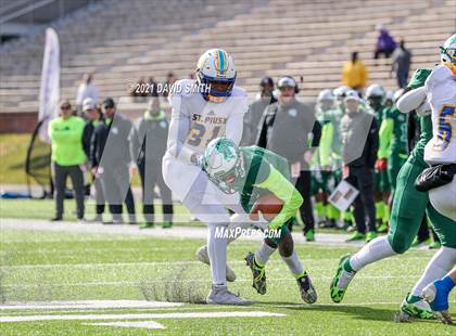 Thumbnail 2 in St. Pius X vs. St. Mary's - MSHSAA Class 3 Show-Me Bowl photogallery.