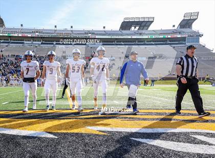 Thumbnail 3 in St. Pius X vs. St. Mary's - MSHSAA Class 3 Show-Me Bowl photogallery.