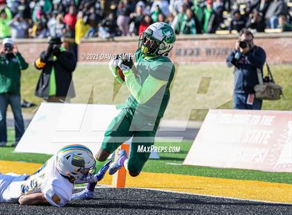 Thumbnail 3 in St. Pius X vs. St. Mary's - MSHSAA Class 3 Show-Me Bowl photogallery.