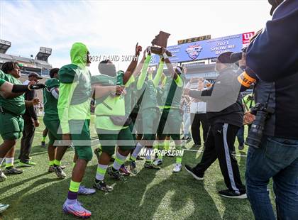 Thumbnail 1 in St. Pius X vs. St. Mary's - MSHSAA Class 3 Show-Me Bowl photogallery.