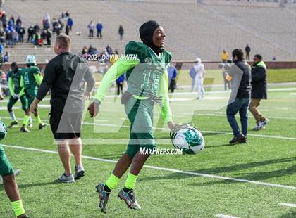 Thumbnail 2 in St. Pius X vs. St. Mary's - MSHSAA Class 3 Show-Me Bowl photogallery.