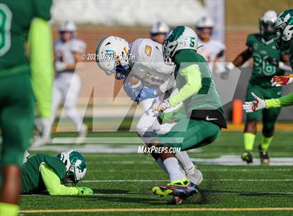 Thumbnail 1 in St. Pius X vs. St. Mary's - MSHSAA Class 3 Show-Me Bowl photogallery.