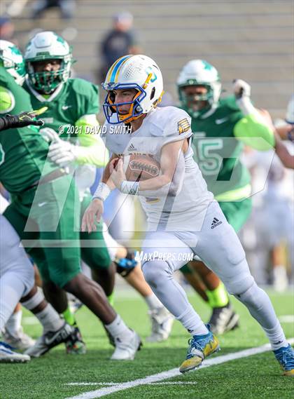 Thumbnail 3 in St. Pius X vs. St. Mary's - MSHSAA Class 3 Show-Me Bowl photogallery.