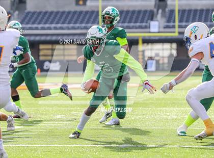 Thumbnail 3 in St. Pius X vs. St. Mary's - MSHSAA Class 3 Show-Me Bowl photogallery.