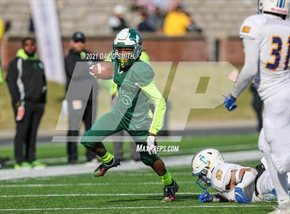 Thumbnail 2 in St. Pius X vs. St. Mary's - MSHSAA Class 3 Show-Me Bowl photogallery.