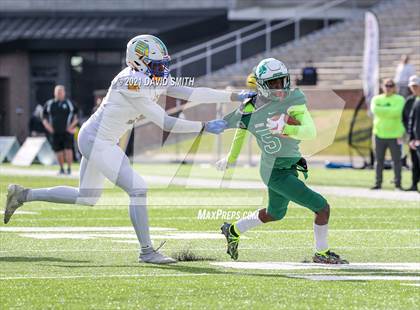 Thumbnail 3 in St. Pius X vs. St. Mary's - MSHSAA Class 3 Show-Me Bowl photogallery.