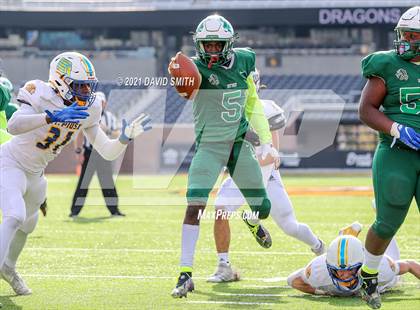 Thumbnail 3 in St. Pius X vs. St. Mary's - MSHSAA Class 3 Show-Me Bowl photogallery.