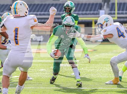Thumbnail 2 in St. Pius X vs. St. Mary's - MSHSAA Class 3 Show-Me Bowl photogallery.