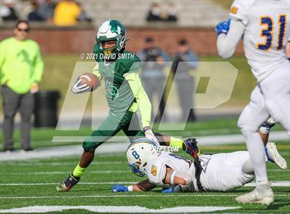 Thumbnail 3 in St. Pius X vs. St. Mary's - MSHSAA Class 3 Show-Me Bowl photogallery.