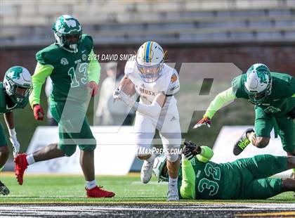 Thumbnail 3 in St. Pius X vs. St. Mary's - MSHSAA Class 3 Show-Me Bowl photogallery.