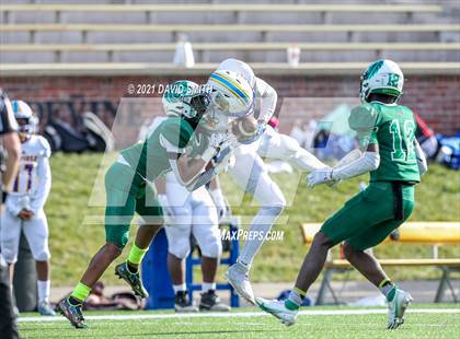 Thumbnail 2 in St. Pius X vs. St. Mary's - MSHSAA Class 3 Show-Me Bowl photogallery.