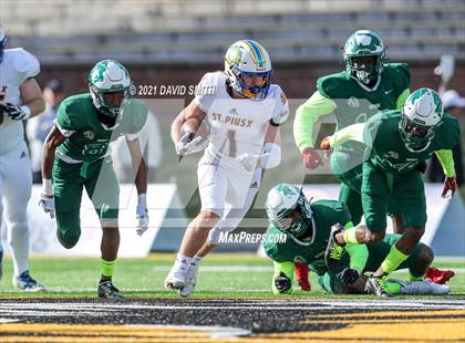 Thumbnail 2 in St. Pius X vs. St. Mary's - MSHSAA Class 3 Show-Me Bowl photogallery.