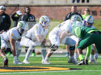 Thumbnail 1 in St. Pius X vs. St. Mary's - MSHSAA Class 3 Show-Me Bowl photogallery.