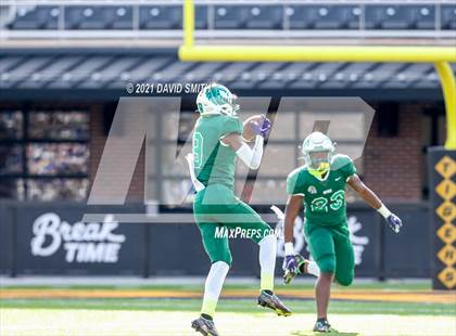 Thumbnail 3 in St. Pius X vs. St. Mary's - MSHSAA Class 3 Show-Me Bowl photogallery.