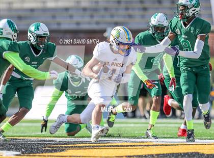 Thumbnail 2 in St. Pius X vs. St. Mary's - MSHSAA Class 3 Show-Me Bowl photogallery.