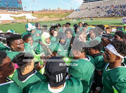 Thumbnail 2 in St. Pius X vs. St. Mary's - MSHSAA Class 3 Show-Me Bowl photogallery.