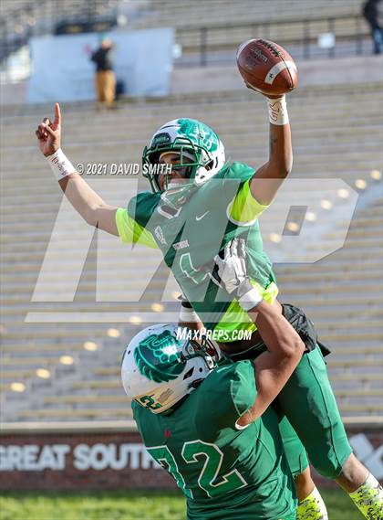 Thumbnail 3 in St. Pius X vs. St. Mary's - MSHSAA Class 3 Show-Me Bowl photogallery.