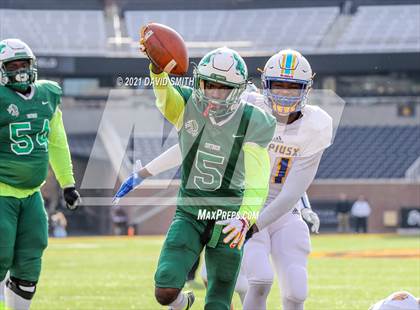 Thumbnail 2 in St. Pius X vs. St. Mary's - MSHSAA Class 3 Show-Me Bowl photogallery.