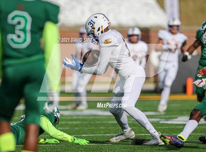 Thumbnail 2 in St. Pius X vs. St. Mary's - MSHSAA Class 3 Show-Me Bowl photogallery.