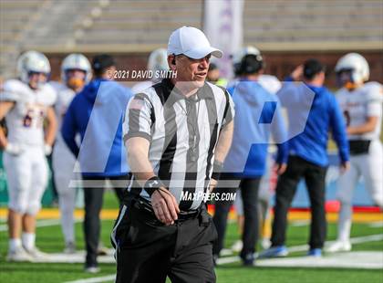 Thumbnail 1 in St. Pius X vs. St. Mary's - MSHSAA Class 3 Show-Me Bowl photogallery.