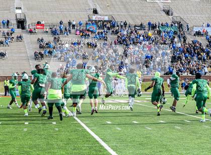 Thumbnail 3 in St. Pius X vs. St. Mary's - MSHSAA Class 3 Show-Me Bowl photogallery.