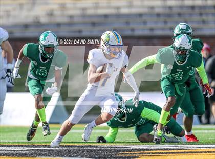 Thumbnail 3 in St. Pius X vs. St. Mary's - MSHSAA Class 3 Show-Me Bowl photogallery.