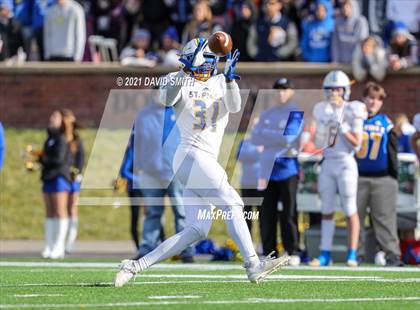 Thumbnail 3 in St. Pius X vs. St. Mary's - MSHSAA Class 3 Show-Me Bowl photogallery.