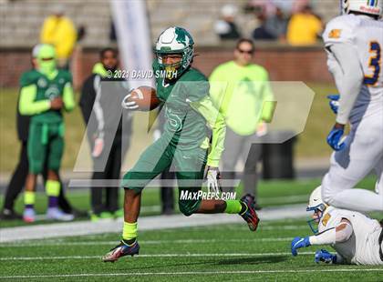 Thumbnail 3 in St. Pius X vs. St. Mary's - MSHSAA Class 3 Show-Me Bowl photogallery.