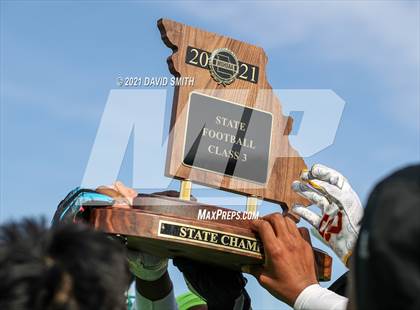 Thumbnail 1 in St. Pius X vs. St. Mary's - MSHSAA Class 3 Show-Me Bowl photogallery.