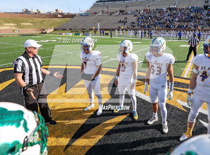 Thumbnail 2 in St. Pius X vs. St. Mary's - MSHSAA Class 3 Show-Me Bowl photogallery.