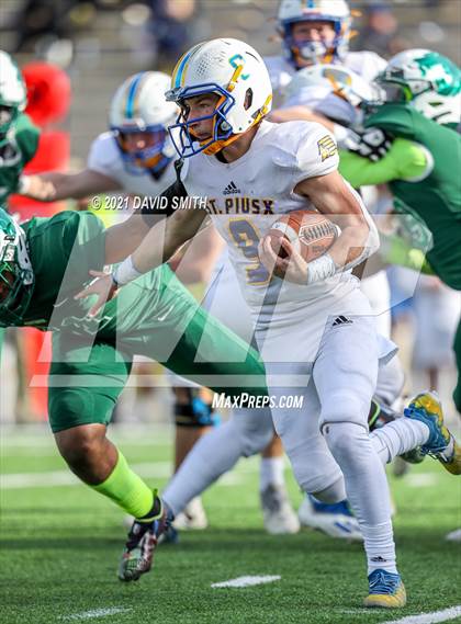 Thumbnail 2 in St. Pius X vs. St. Mary's - MSHSAA Class 3 Show-Me Bowl photogallery.