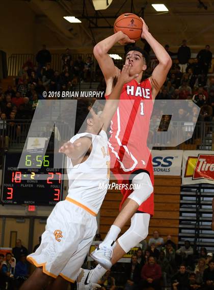 Thumbnail 2 in Nathan Hale vs. Central Catholic (Les Schwab Invitational) photogallery.