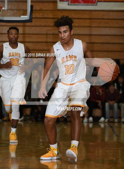 Thumbnail 1 in Nathan Hale vs. Central Catholic (Les Schwab Invitational) photogallery.