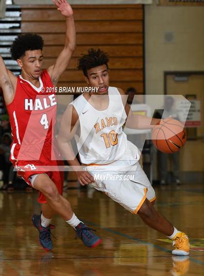 Thumbnail 2 in Nathan Hale vs. Central Catholic (Les Schwab Invitational) photogallery.