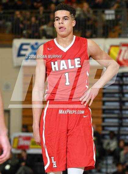 Thumbnail 2 in Nathan Hale vs. Central Catholic (Les Schwab Invitational) photogallery.